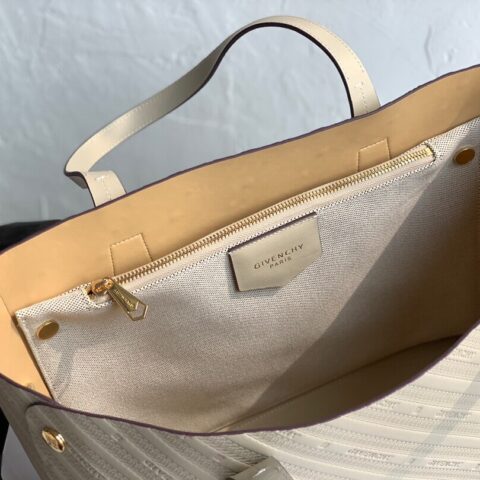 Givenchy纪梵希🇫🇷法国品G家最新款🆕Bond压纹小牛托特包0179米白