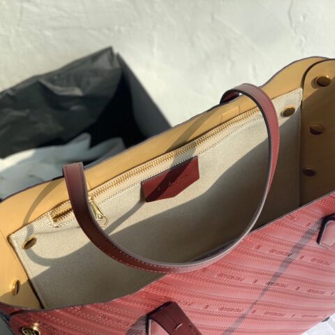 Givenchy纪梵希🇫🇷法国品G家最新款🆕Bond压纹小牛托特包0179枣红