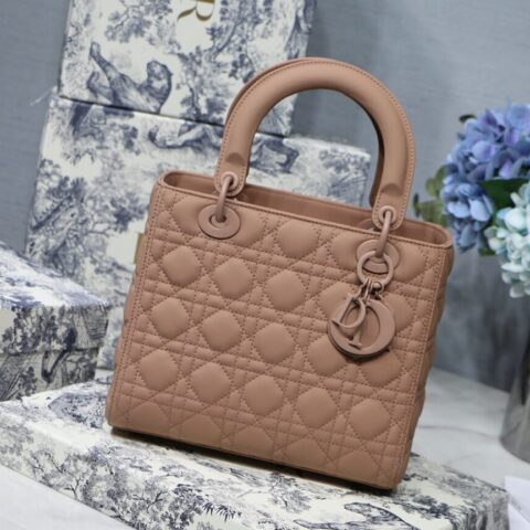 Lady Dior 中号哑光五格戴妃包 M0565豆沙粉