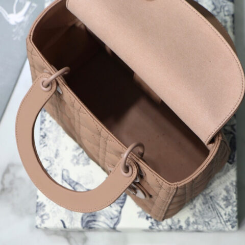 Lady Dior 中号哑光五格戴妃包 M0565豆沙粉