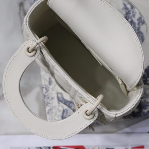 Lady Dior 迷你哑光三格戴妃包 M0505白色
