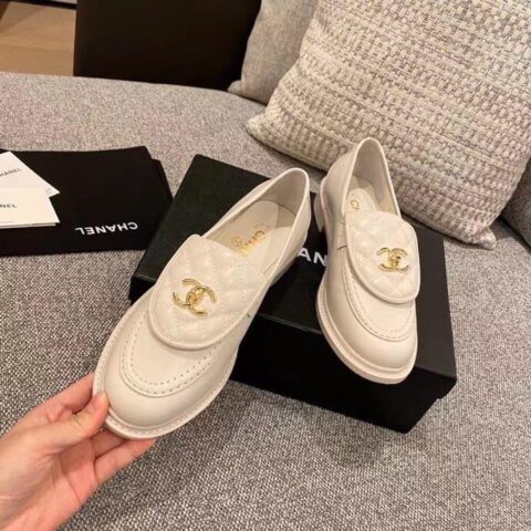 CHANEL香奈儿   金色双C大logo点缀小香家 顶级板最新乐福鞋