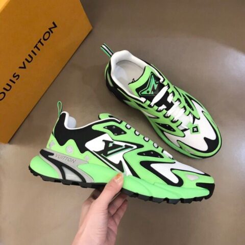 LV/路易威登   2022  Runner Tatic 运动鞋混合网格织物和牛皮革制成的麂皮运动鞋