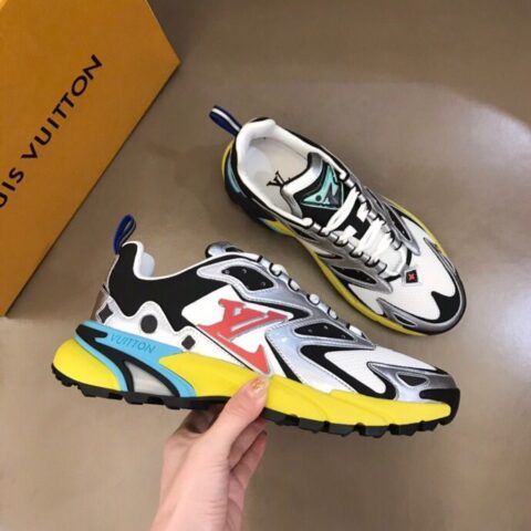 LV/路易威登   2022  Runner Tatic 运动鞋混合网格织物和牛皮革制成的麂皮运动鞋