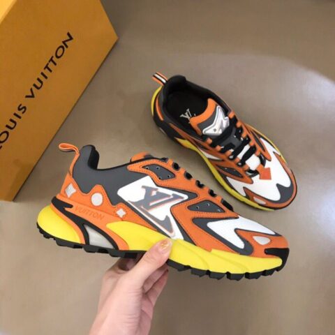 LV/路易威登   2022  Runner Tatic 运动鞋混合网格织物和牛皮革制成的麂皮运动鞋