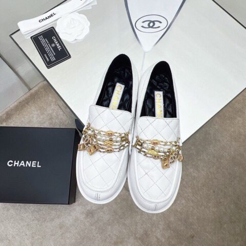 chanel香奈儿    新款吊坠珍珠链条乐福鞋