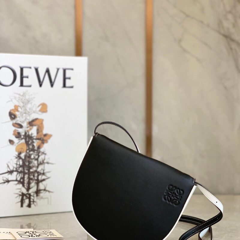 LOEWE街拍神器💥斜跨/单肩/腰包 0507黑拼白