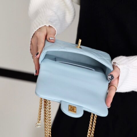 CHANEL 22P珐琅扣方胖子 AS3113 baby蓝