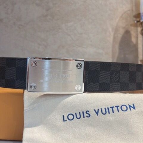 Louis Vuitton路易威登   男士徽标双面腰带40mm