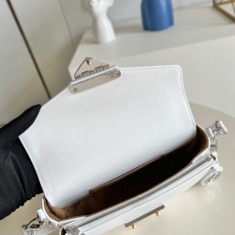 Louis Vuitton LV 2022春夏时装秀Swing锁扣手袋 M20395白色