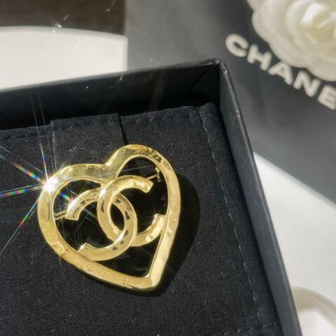 新款CHANEL香奈儿双c桃心胸针