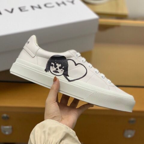 Givenchy/纪梵希    采用牛皮材质，标志性4Ｇ图案新款男士休闲鞋