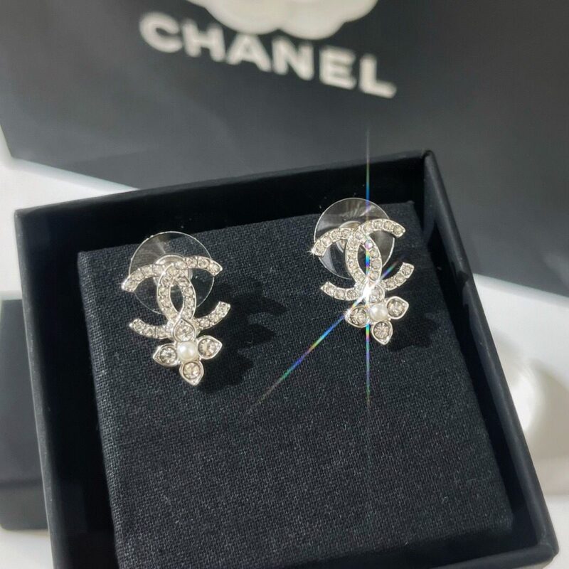 新款CHANEL香奈儿双c四叶草珍珠耳钉耳环