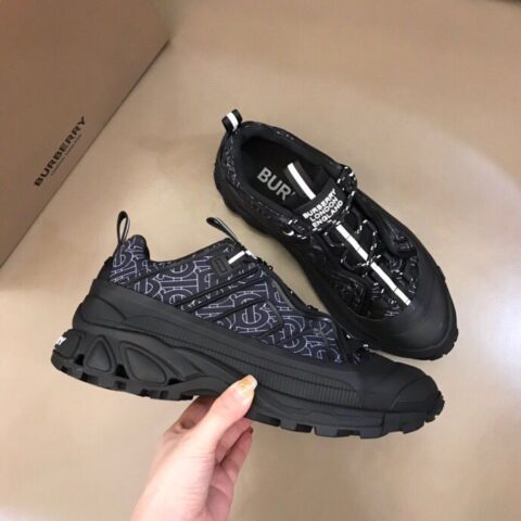 Burberry巴宝莉    B家2022新色男士增高运动鞋
