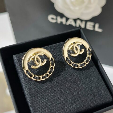 新款CHANEL香奈儿双c黑皮绳耳钉耳环