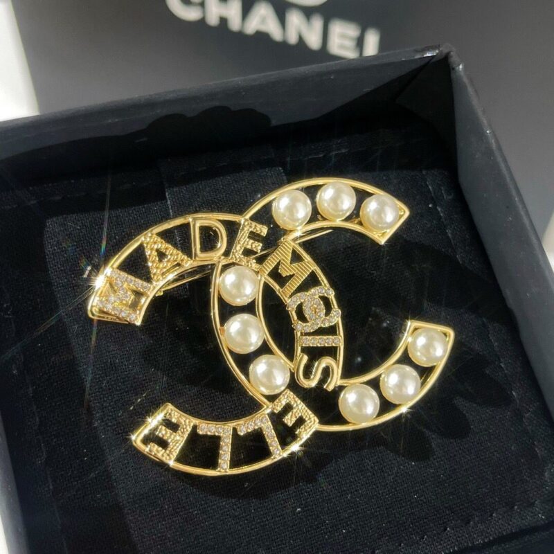 新款CHANEL香奈儿双c字母MADEM SELLE珍珠胸针