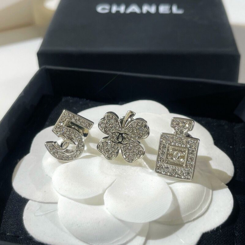 新款CHANEL香奈儿双c 5字 香水瓶 四叶草胸针