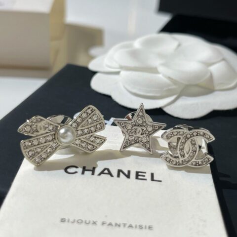 新款CHANEL香奈儿双c 蝴蝶结 五角星胸针