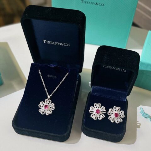 新款TIFFANY&Co.蒂芙尼四叶草红宝石项链 耳钉