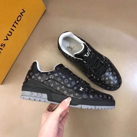 LV/路易威登   印花牛皮材质打造男士Trainer运动鞋