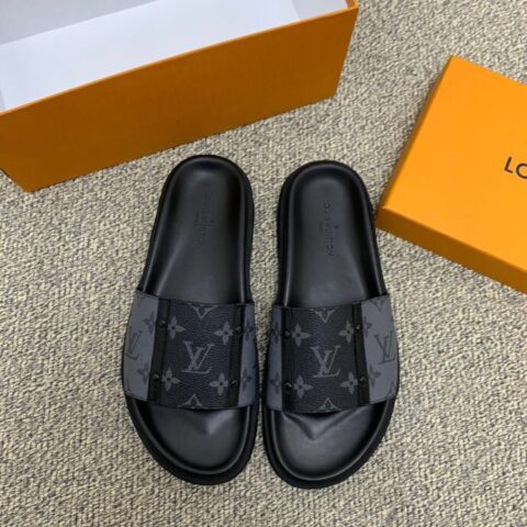 LV/路易威登   采用经典的黑灰色PVC花卉图案男士凉鞋