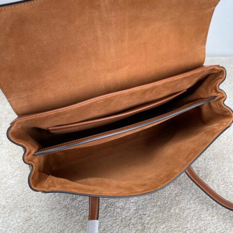 CELINE Soft16 中号焦糖色粒面牛皮革柔软手袋195543