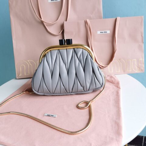 MIUMIU缪缪经典Matelasse小羊皮大Belle美人包5BK011