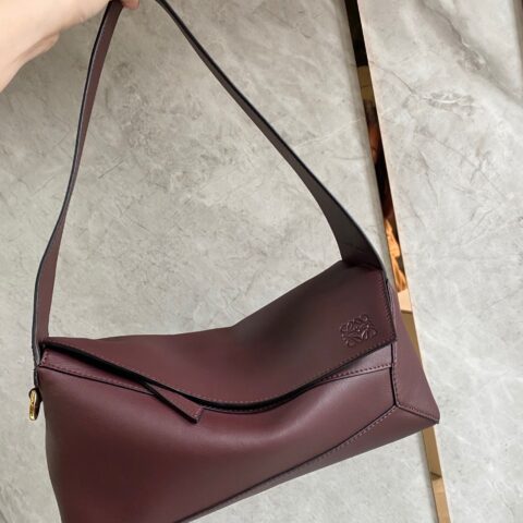 LOEWE罗意威Puzzle hobo腋下包 0673酒红