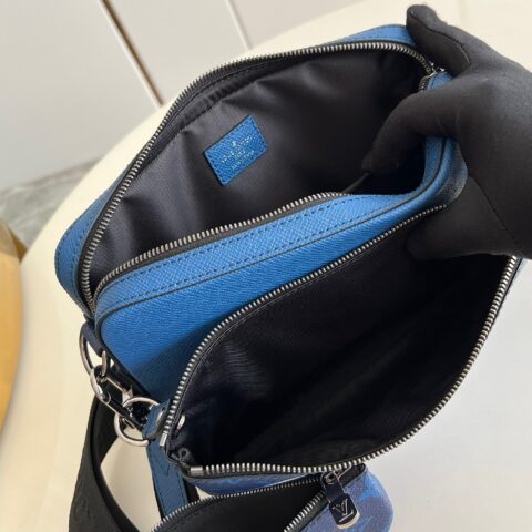 LV Taïga蓝色牛皮革TRIO三合一邮差包 M30848