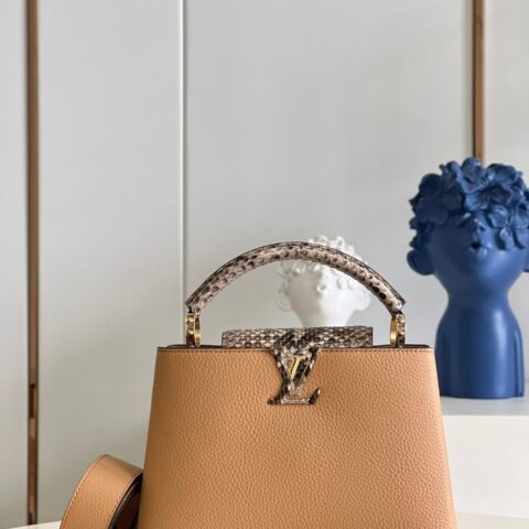 LV Taurillon皮革和蟒蛇皮革Capucines BB手提包 N80741