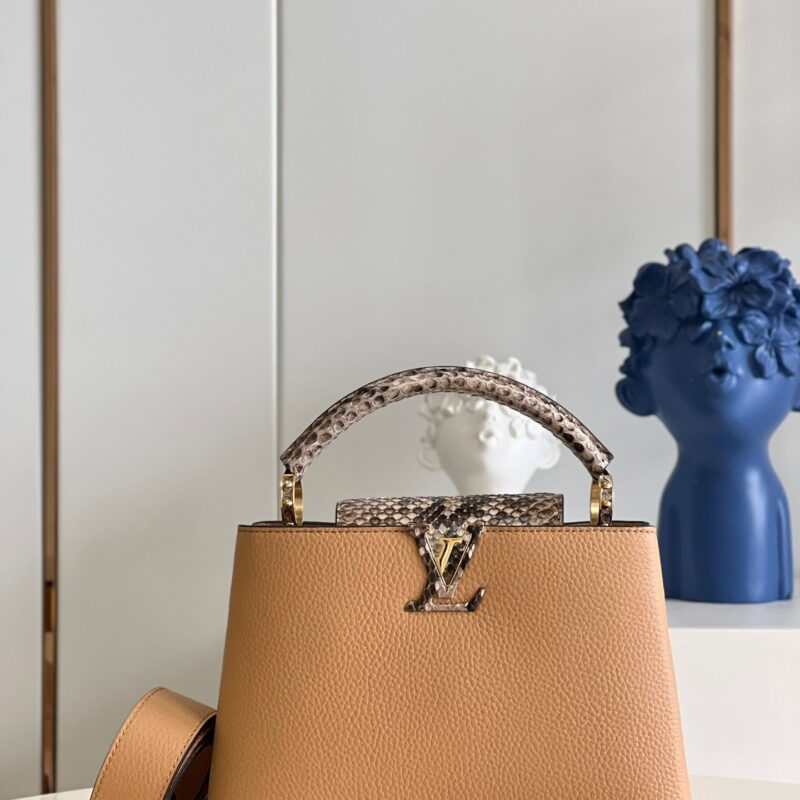 LV Taurillon皮革和蟒蛇皮革Capucines BB手提包 N80741