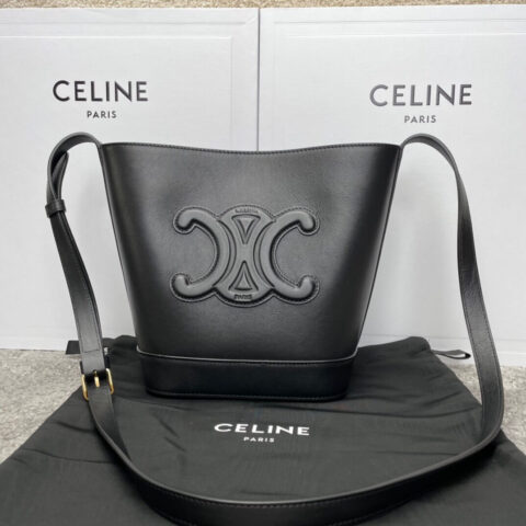 CELINE2022s春夏新品CUIR TRIOMPHE小号牛皮凯旋门水桶包198243黑色