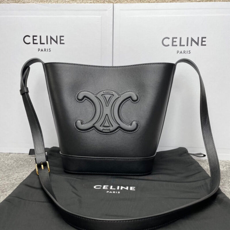 CELINE2022s春夏新品CUIR TRIOMPHE小号牛皮凯旋门水桶包198243黑色