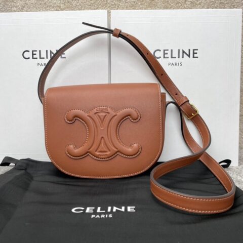 CELINE FOLCO CUIR TRIOMPHE光滑牛皮凯旋门马鞍包198263焦糖色