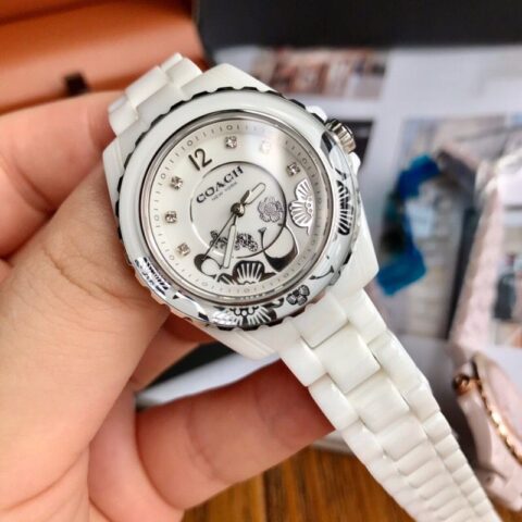 coach经典马车logo表带表壳用优质白色陶瓷表盘内嵌一圈水钻腕表