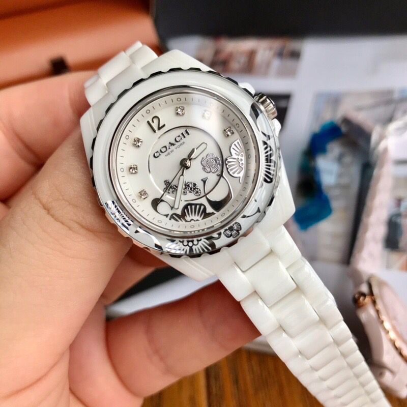 coach经典马车logo表带表壳用优质白色陶瓷表盘内嵌一圈水钻腕表