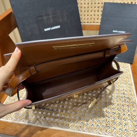 Saint laurent Ysl 𝙈𝙖𝙣𝙝𝙖𝙩𝙩𝙖𝙣 𝟮𝟰𝙘𝙢 小号法棍包 675626棕色