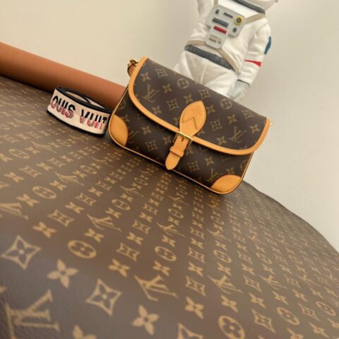 Louis Vuitton LV DIANE BAG M45985