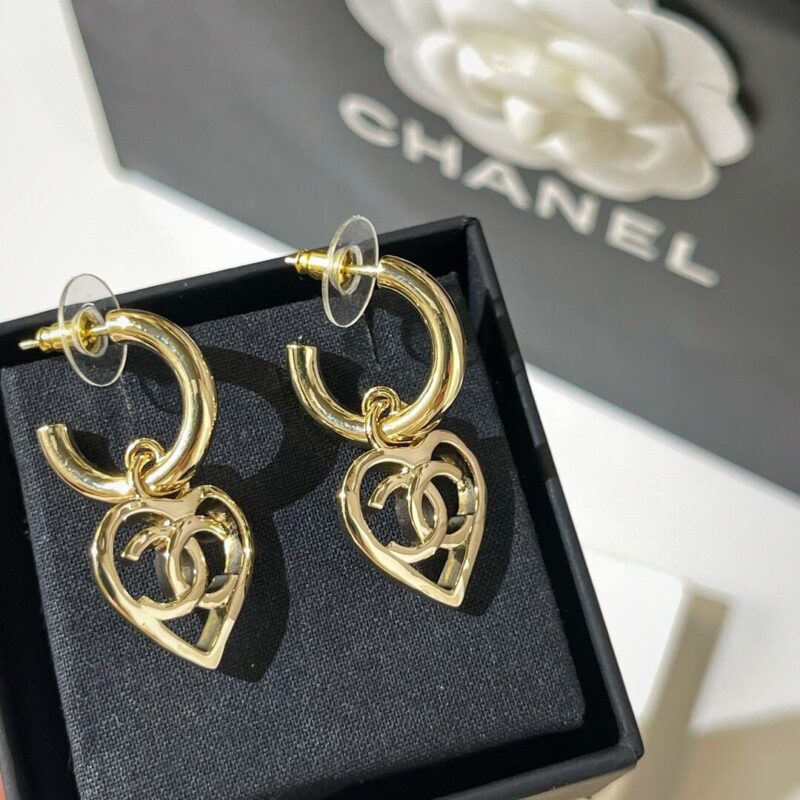 新款CHANEL香奈儿双c镂空桃心爱心耳钉耳环