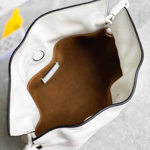 LOEWE罗意威Flamenco系列小牛皮束口抽绳福袋 0539白色
