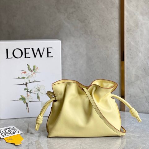 LOEWE罗意威Flamenco系列小牛皮束口抽绳福袋 0539奶黄