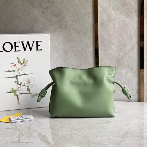 LOEWE罗意威Flamenco系列小牛皮束口抽绳福袋 0539奶油绿