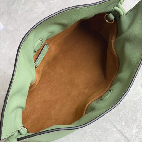 LOEWE罗意威Flamenco系列小牛皮束口抽绳福袋 0539奶油绿