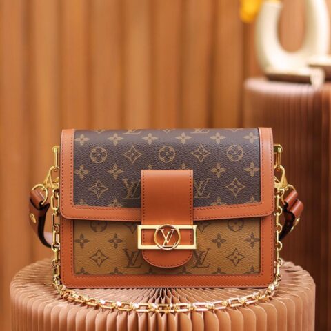 Louis Vuitton LV ➼𝘿𝘼𝙐𝙋𝙃𝙄𝙉𝙀 达芙妮邮差包 M44391