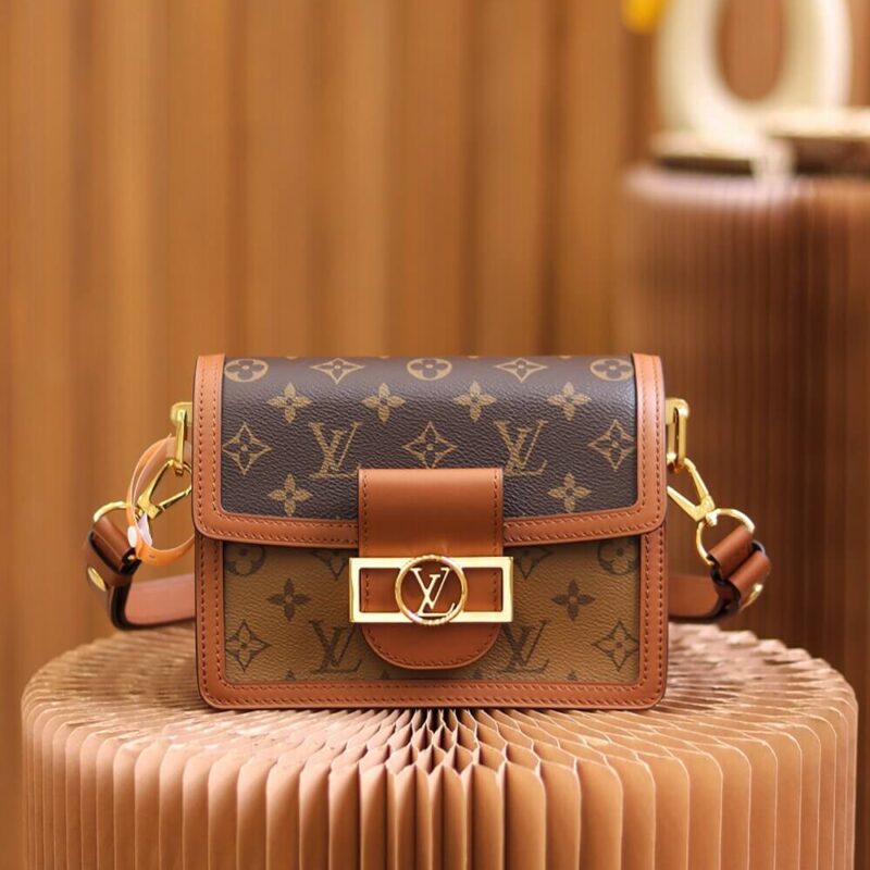 Louis Vuitton LV ➼𝘿𝘼𝙐𝙋𝙃𝙄𝙉𝙀 达芙妮邮差包 M44580
