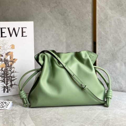 LOEWE罗意威Flamenco系列小牛皮束口抽绳福袋 0538奶油绿