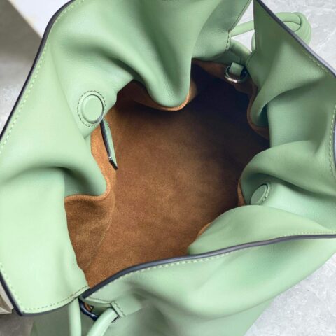 LOEWE罗意威Flamenco系列小牛皮束口抽绳福袋 0538奶油绿