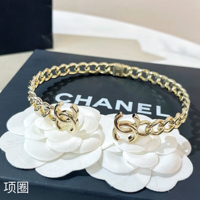 新款CHANEL香奈儿双c光面开口项圈项链