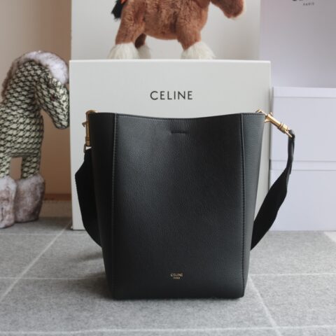 CELINE SANGLE BUCKET小号柔软粒面小牛皮水桶包 189303黑色
