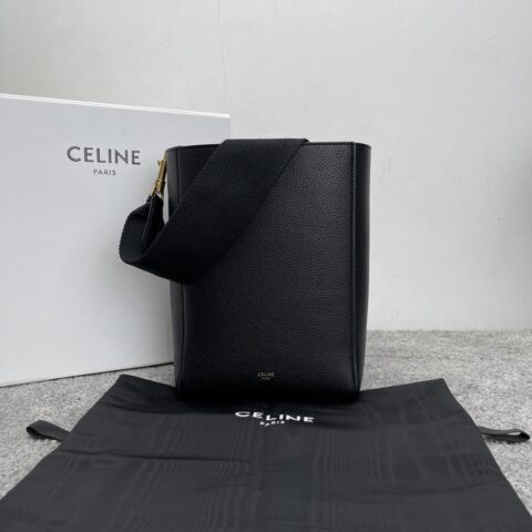 CELINE SANGLE BUCKET小号柔软粒面小牛皮水桶包 189303黑色